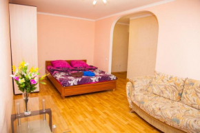 Semi-luxury Apt on Nezalezhnoi Ukrаiny 63 near Intourist Hotel